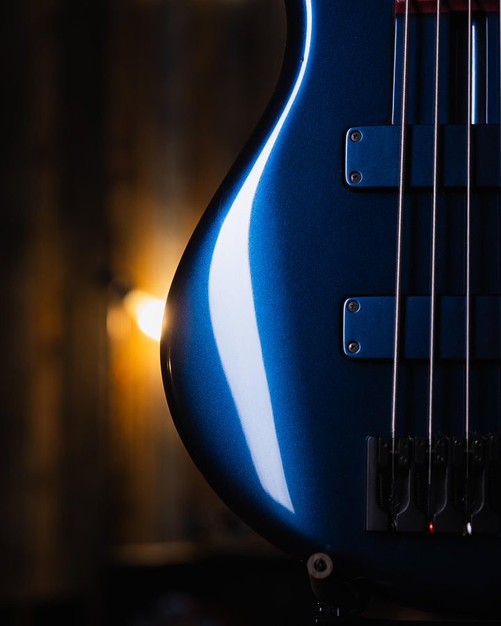 F Bass BN5 Iridescent Mermaid 2022 - Bajo Eléctrico | The BN series is the product of 40+ years of F Bass evolution. While it has roots stemming from the original Jazz Bass, it has slowly morphed into our signature sound, feel, and look. The BN series’ vo