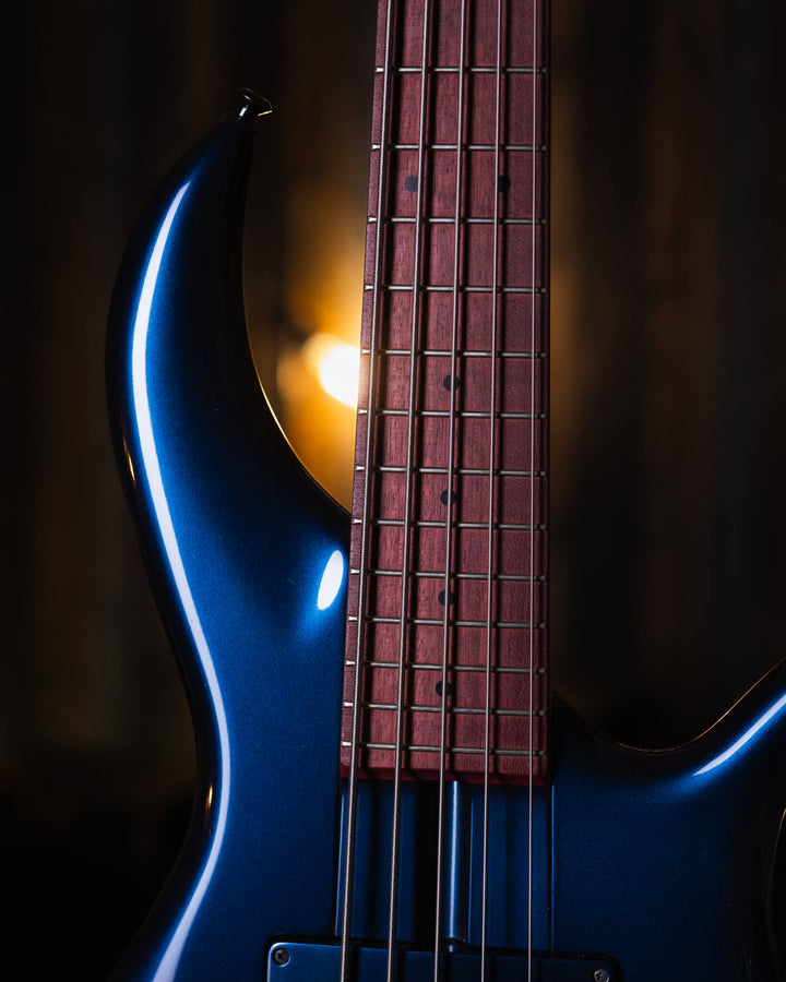 F Bass BN5 Iridescent Mermaid 2022 - Bajo Eléctrico | The BN series is the product of 40+ years of F Bass evolution. While it has roots stemming from the original Jazz Bass, it has slowly morphed into our signature sound, feel, and look. The BN series’ vo