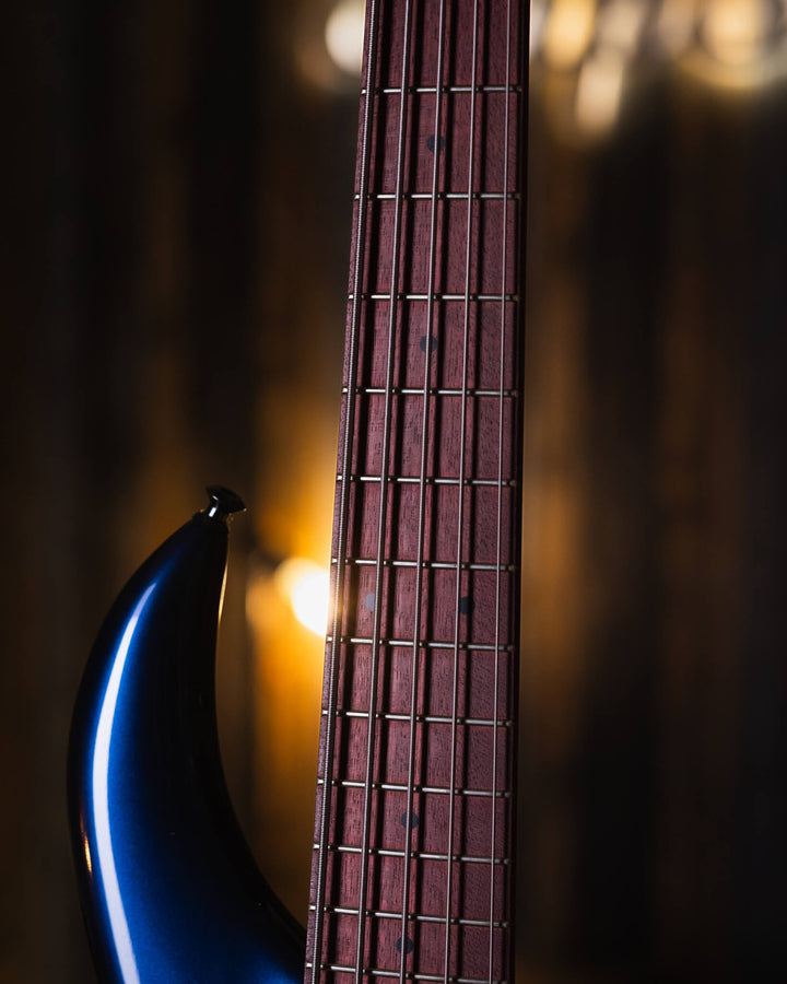 F Bass BN5 Iridescent Mermaid 2022 - Bajo Eléctrico | The BN series is the product of 40+ years of F Bass evolution. While it has roots stemming from the original Jazz Bass, it has slowly morphed into our signature sound, feel, and look. The BN series’ vo