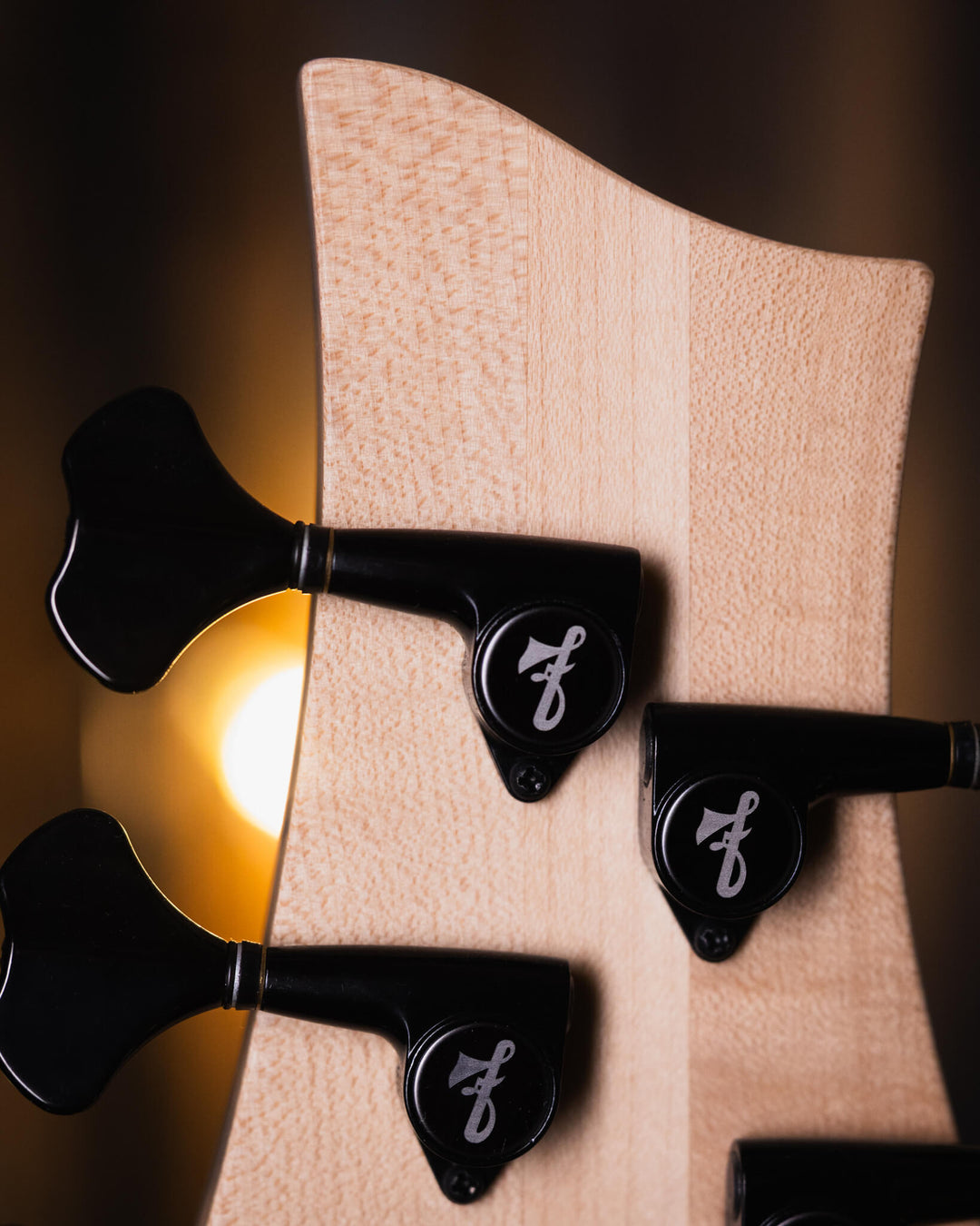 F Bass BN5 Iridescent Mermaid 2022 - Bajo Eléctrico | The BN series is the product of 40+ years of F Bass evolution. While it has roots stemming from the original Jazz Bass, it has slowly morphed into our signature sound, feel, and look. The BN series’ vo