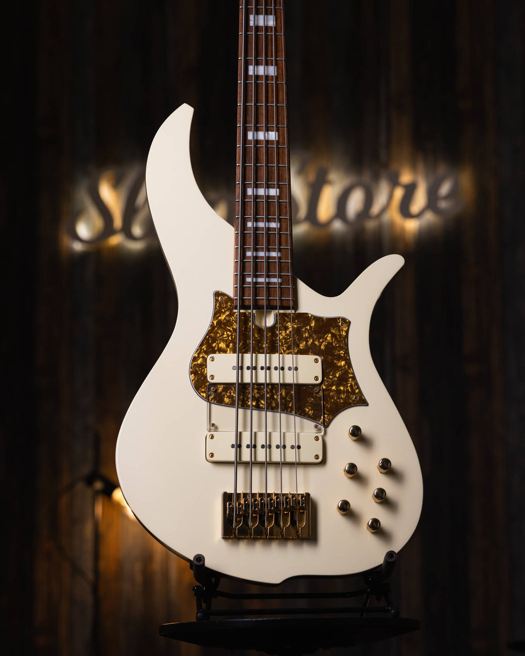 F Bass BN5 Olympic White 2023