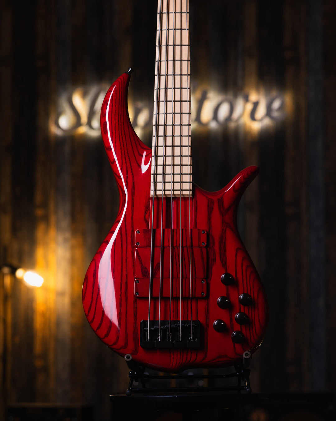 F Bass BN5 Transparent Red 2020 - Bajo Eléctrico | The BN series is the product of 40+ years of F Bass evolution. While it has roots stemming from the original Jazz Bass, it has slowly morphed into our signature sound, feel, and look. The BN series’ voice