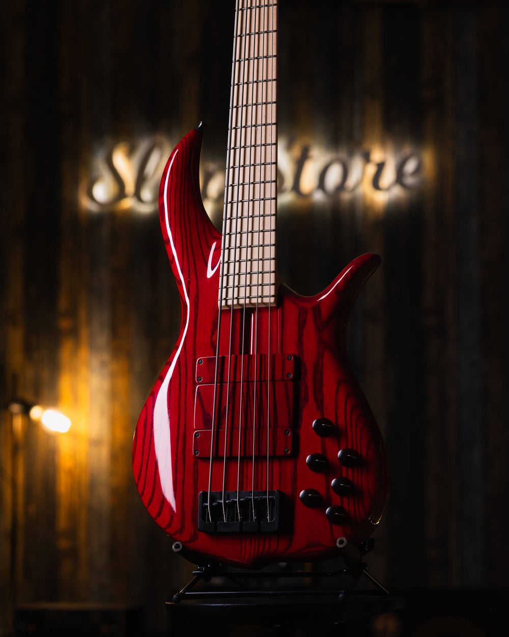 F Bass BN5 Transparent Red 2020 - Bajo Eléctrico | The BN series is the product of 40+ years of F Bass evolution. While it has roots stemming from the original Jazz Bass, it has slowly morphed into our signature sound, feel, and look. The BN series’ voice