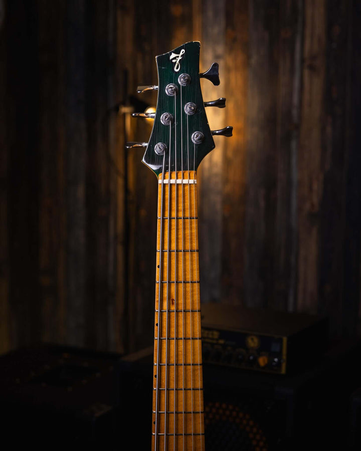 F Bass BN6 AC Dark Green '90 - Bajo Eléctrico | The BN series is the product of 40+ years of F Bass evolution. While it has roots stemming from the original Jazz Bass, it has slowly morphed into our signature sound, feel, and look. The BN series’ voice le