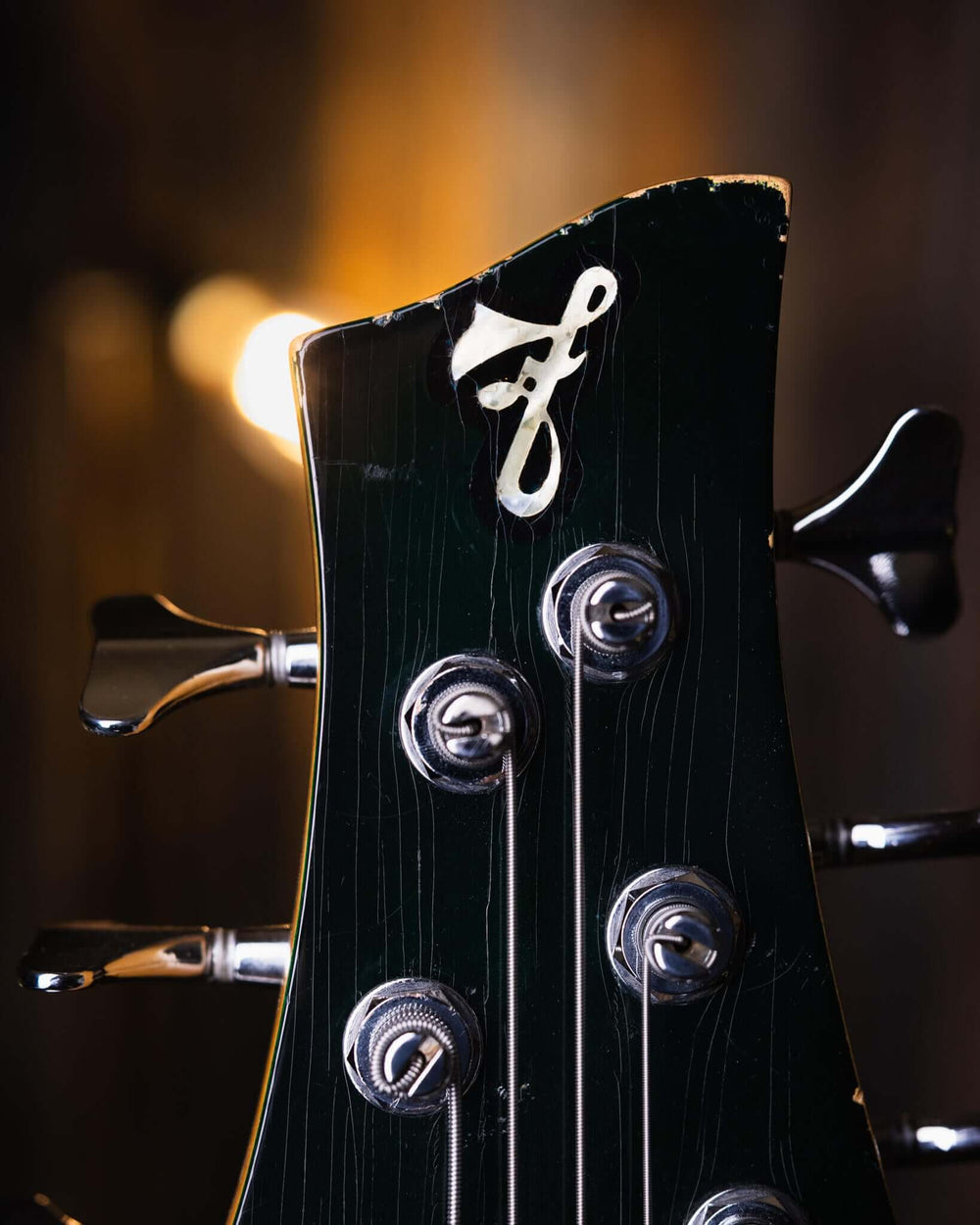 F Bass BN6 AC Dark Green '90 - Bajo Eléctrico | The BN series is the product of 40+ years of F Bass evolution. While it has roots stemming from the original Jazz Bass, it has slowly morphed into our signature sound, feel, and look. The BN series’ voice le