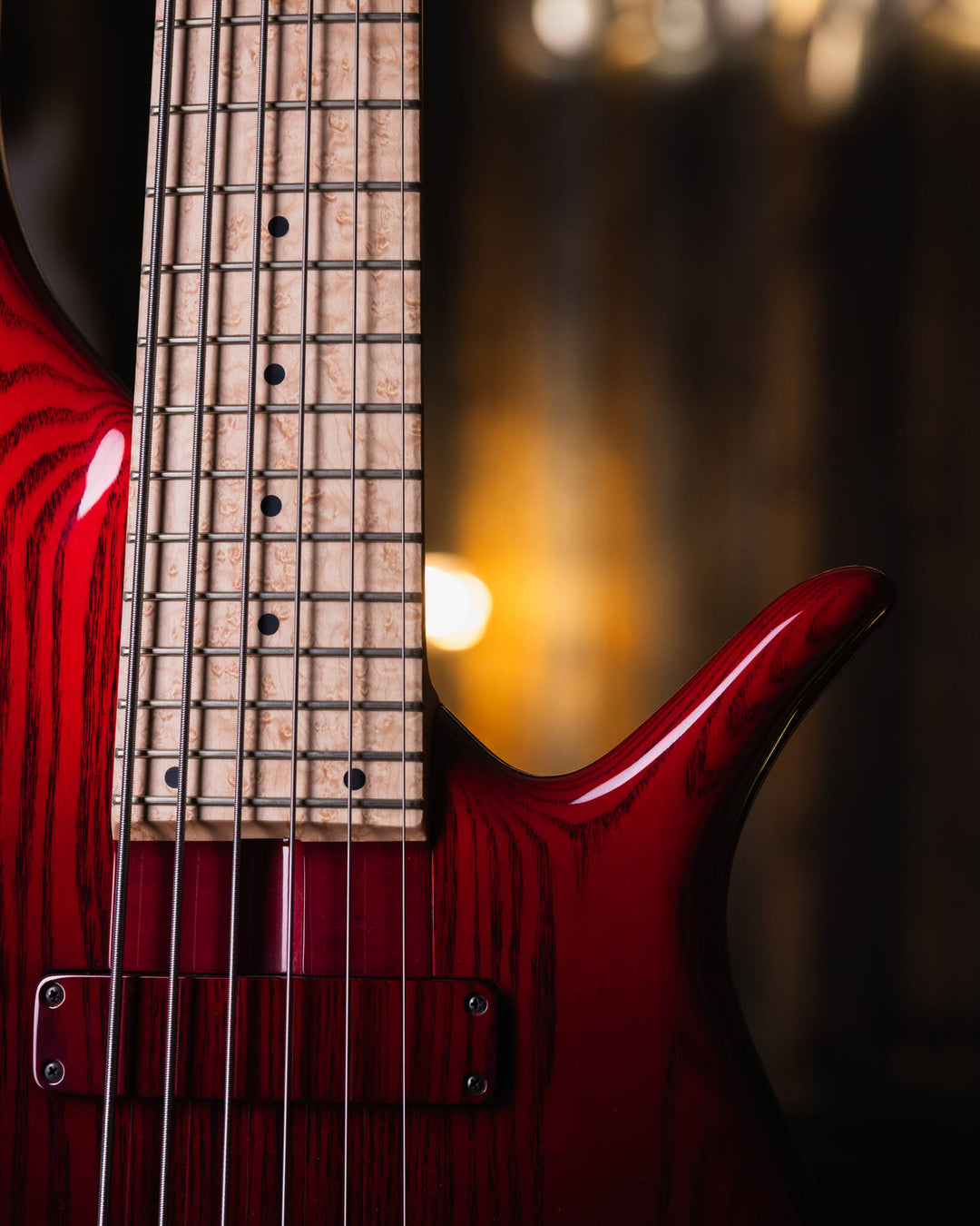 F Bass BN6 Trans Red Fade 2023 - Bajo Eléctrico | The BN series is the product of 40+ years of F Bass evolution. While it has roots stemming from the original Jazz Bass, it has slowly morphed into our signature sound, feel, and look. The BN series’ voice