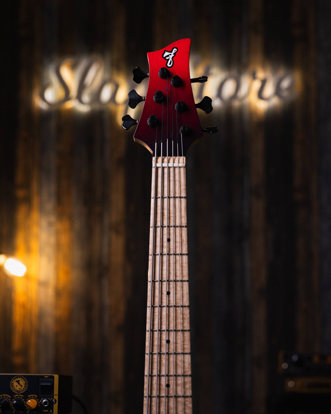 F Bass BN6 Trans Red Fade 2023 - Bajo Eléctrico | The BN series is the product of 40+ years of F Bass evolution. While it has roots stemming from the original Jazz Bass, it has slowly morphed into our signature sound, feel, and look. The BN series’ voice