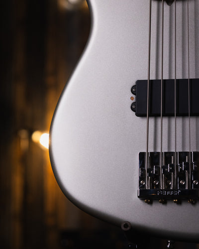 Fender Flea Signature Active Satin Inca Silver 2018 - Bajo Eléctrico