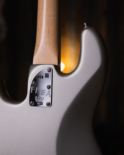 Fender Flea Signature Active Satin Inca Silver 2018 - Bajo Eléctrico
