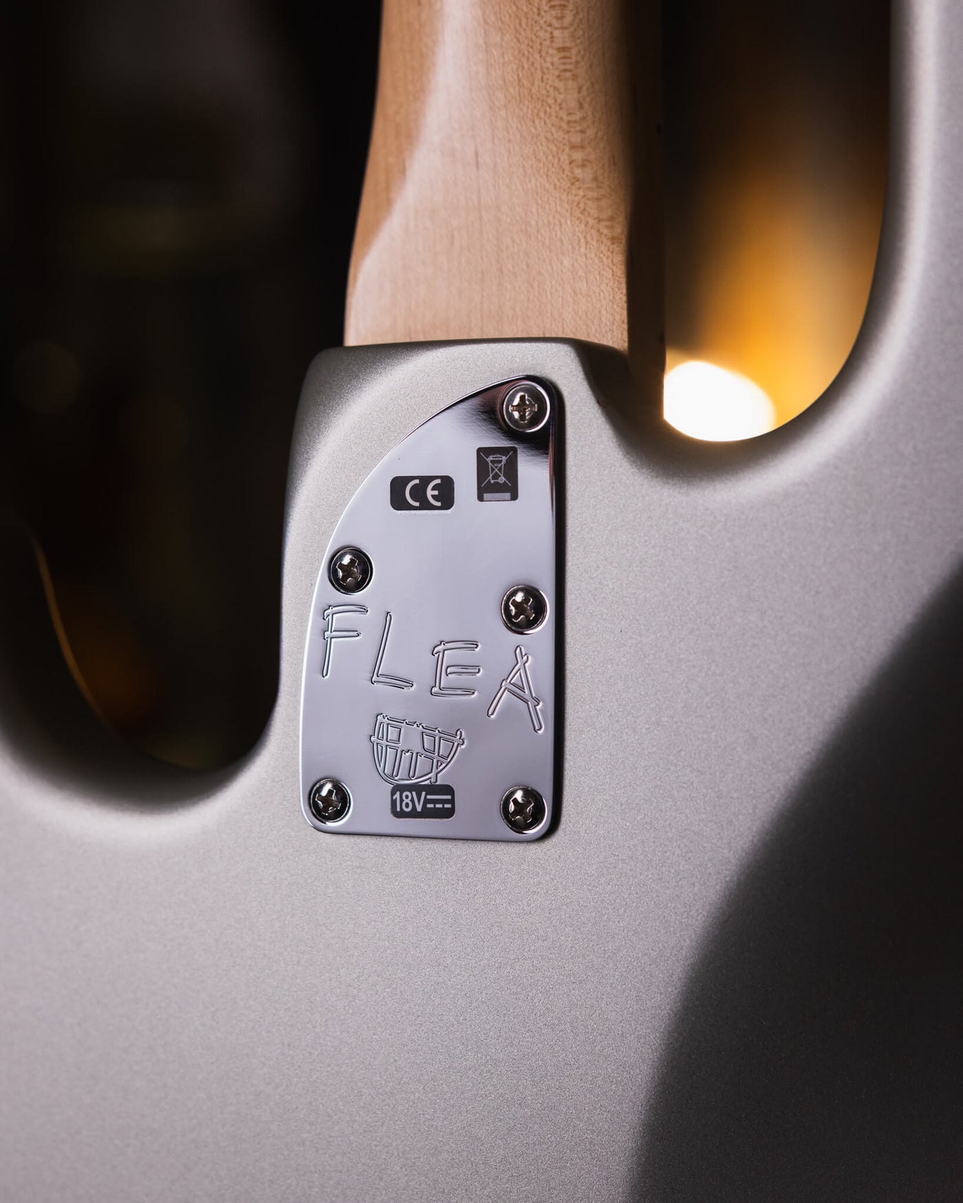 Fender Flea Signature Active Satin Inca Silver 2018 - Bajo Eléctrico