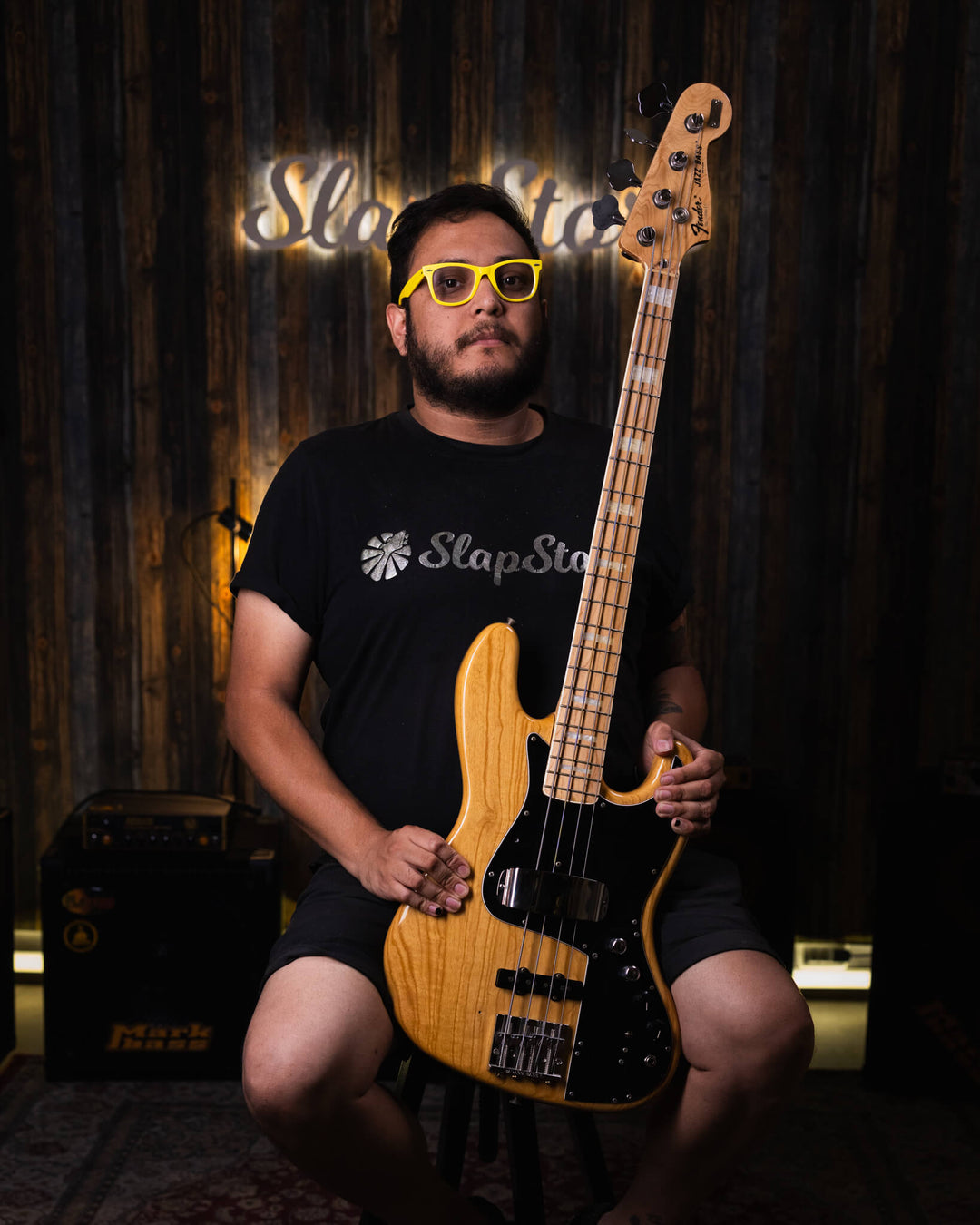 Fender Jazz Bass Natural MIJ 1994 - Bajo Eléctrico | Cuerpo • Modelo: Jazz Bass• Madera: Ash• Terminación: Natural, Gloss Brazo • Madera: Maple• Perfil: “C”• Terminación: Gloss• Espaciado: 19 mm• Escala: 34” • Nuez: Bone Diapasón • Madera: Maple• Radio: 9