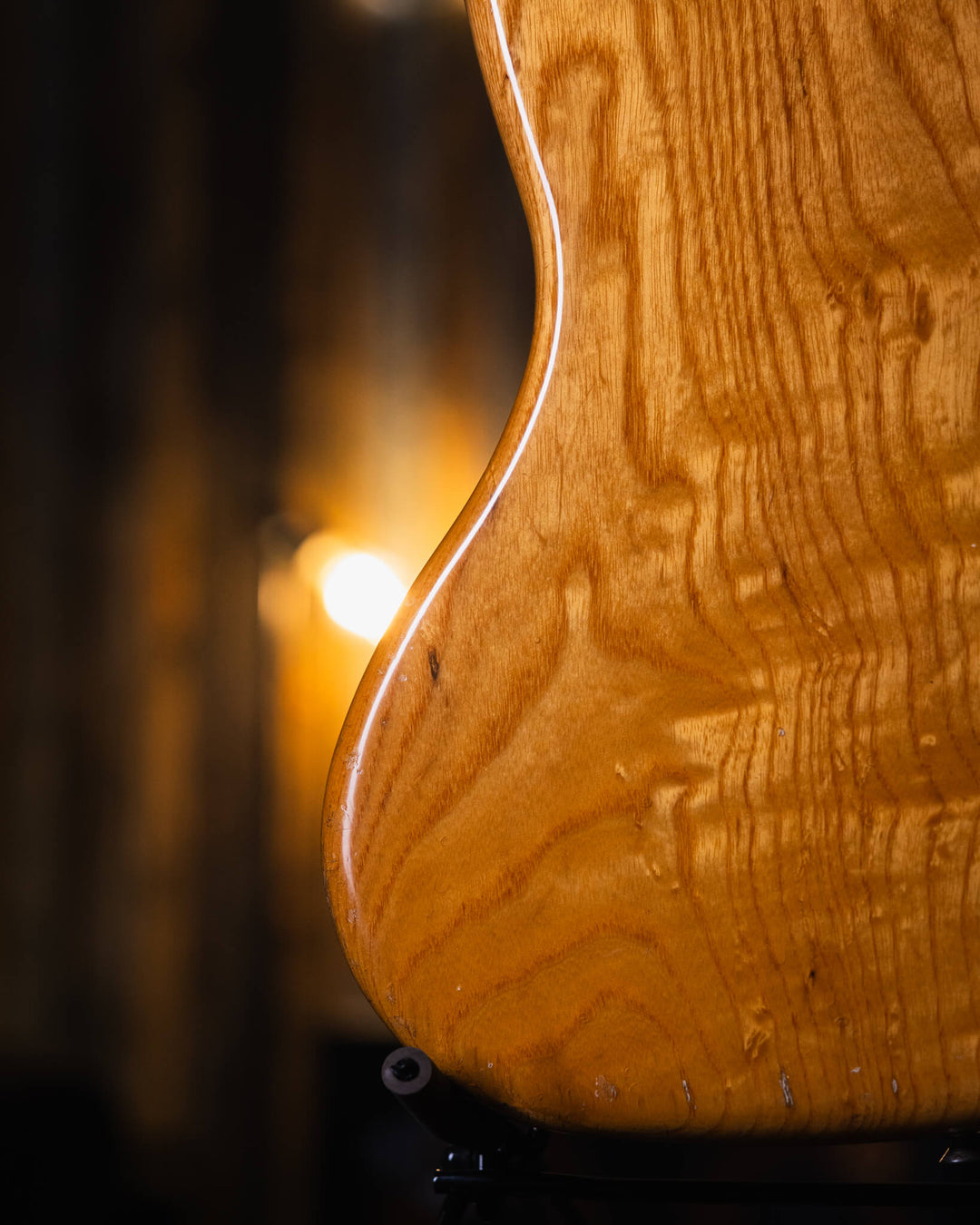 Fender Jazz Bass Natural '78 - Bajo Eléctrico | Cuerpo • Modelo: Jazz Bass• Madera: Ash• Terminación: Polyurethane Brazo • Madera: Maple• Perfil: “C”• Terminación: Gloss• Espaciado: 19 mm• Escala: 34” • Nuez: Brass Diapasón • Madera: Maple• Radio: 9.5"• T