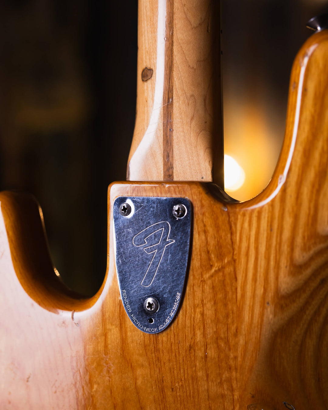 Fender Jazz Bass Natural '78 - Bajo Eléctrico | Cuerpo • Modelo: Jazz Bass• Madera: Ash• Terminación: Polyurethane Brazo • Madera: Maple• Perfil: “C”• Terminación: Gloss• Espaciado: 19 mm• Escala: 34” • Nuez: Brass Diapasón • Madera: Maple• Radio: 9.5"• T