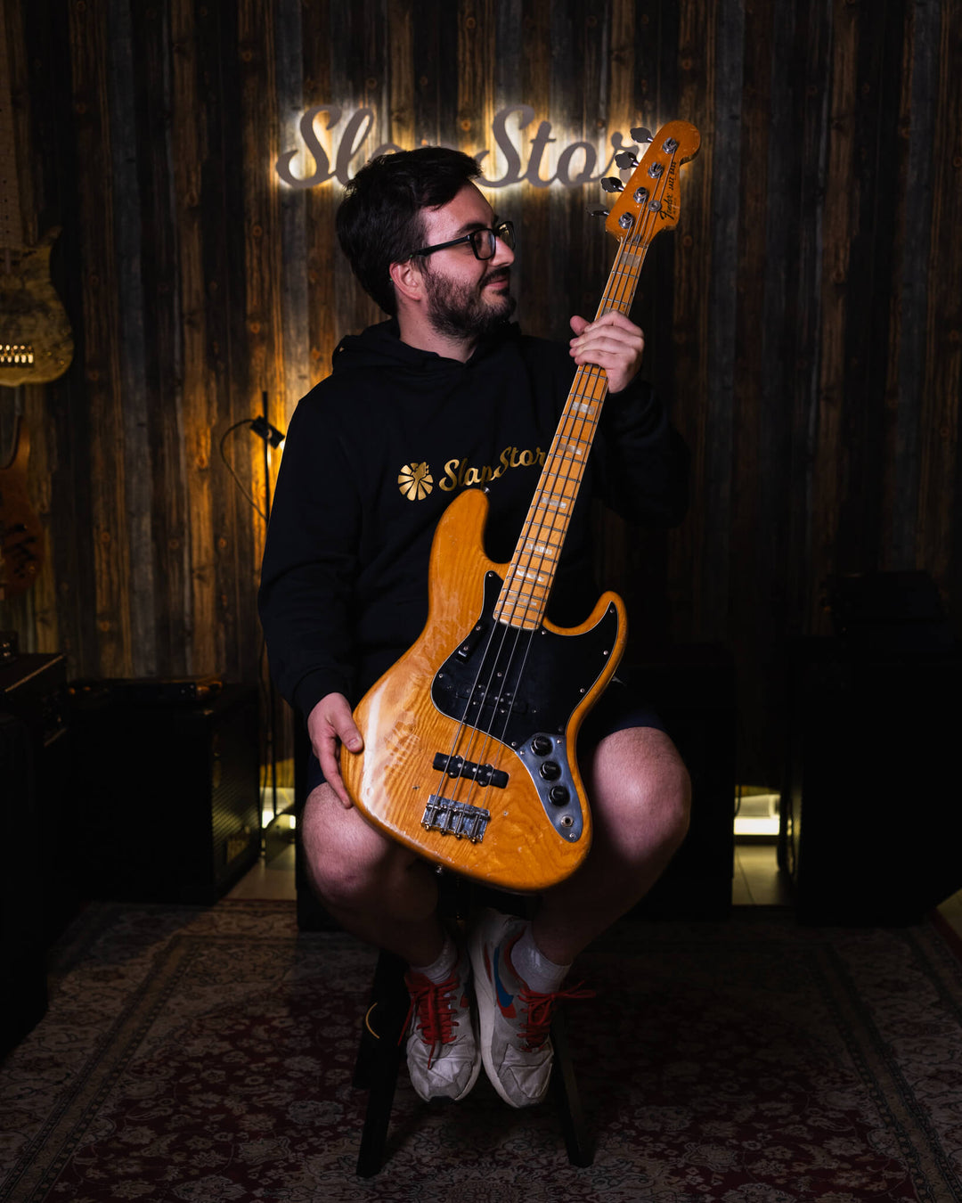 Fender Jazz Bass Natural '78 - Bajo Eléctrico | Cuerpo • Modelo: Jazz Bass• Madera: Ash• Terminación: Polyurethane Brazo • Madera: Maple• Perfil: “C”• Terminación: Gloss• Espaciado: 19 mm• Escala: 34” • Nuez: Brass Diapasón • Madera: Maple• Radio: 9.5"• T