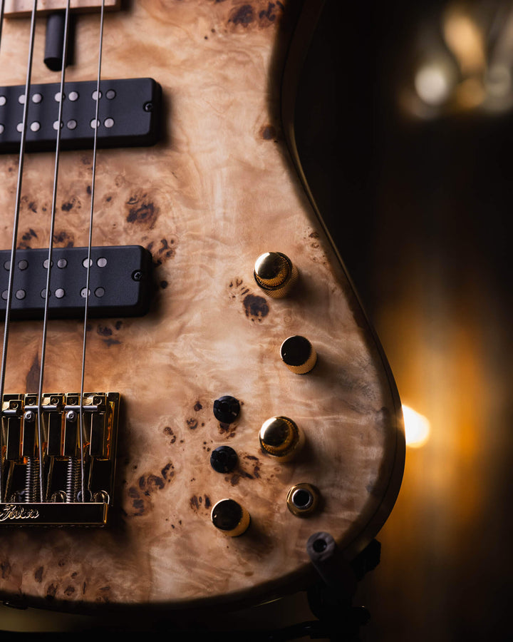 Fodera Emperor 4 Standard Special Poplar Burl End-2024 - Bajo Eléctrico | Cuerpo • Modelo: Emperor 4 Standard Special• Madera: Alder • Top: Poplar Burl• Terminación: Satin Brazo • Madera: 3 Piezas de Hard-Rock Maple• Perfil: Standard • Terminación: Satin