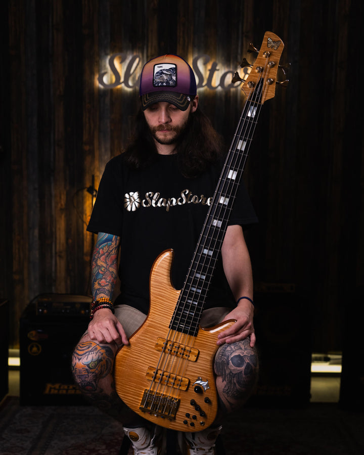 Fodera Emperor 5 Elite Flamed Maple '91 - Bajo Eléctrico | Cuerpo • Modelo: Emperor Elite• Madera: Mahogany• Top: Flamed Maple • Terminación: Matte Brazo • Madera: 3 Piezas de Hard-Rock Maple• Perfil: Regular• Terminación: Satin • Espaciado: 19 mm• Escala