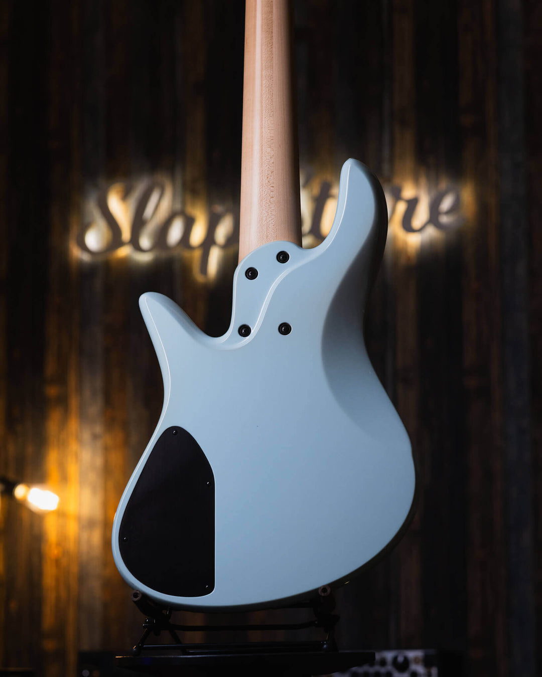 Fodera Emperor 5 Standard J Classic Sonic Blue 2018 - Bajo Eléctrico | The Fodera Emperor-J continues our Standard Classic bass guitar series, but available in a passive configuration featuring Seymour Duncan’s latest Retrospecd Series of pickups providin