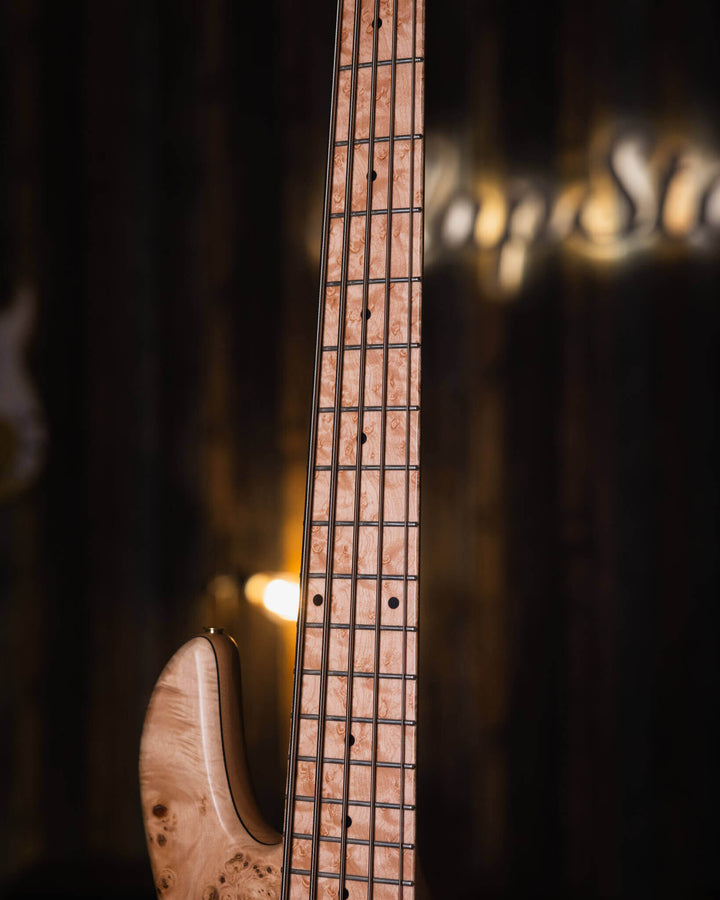 Fodera Emperor 5 Standard Special Poplar Burl 2023 - Bajo Eléctrico | Cuerpo • Modelo: Emperor • Madera: Alder • Top: Poplar Burl • Terminación: Matte Brazo • Madera: 3 Piezas de Hard-Rock Maple• Perfil: Regular• Terminación: Satin • Espaciado: 17.5 mm• E