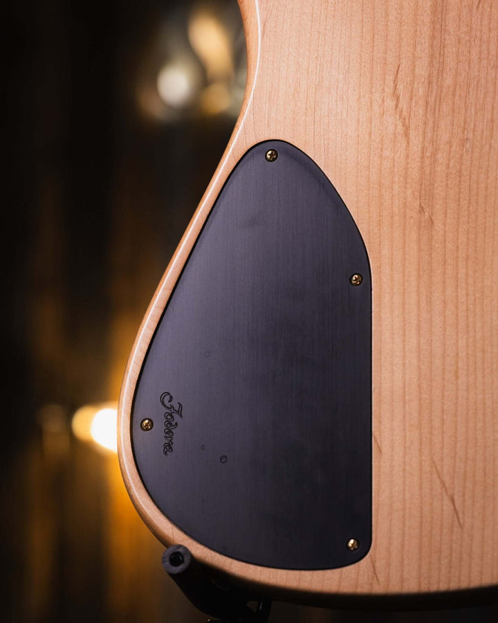 Fodera Emperor 5 Standard Special Poplar Burl 2023 - Bajo Eléctrico | Cuerpo • Modelo: Emperor • Madera: Alder • Top: Poplar Burl • Terminación: Matte Brazo • Madera: 3 Piezas de Hard-Rock Maple• Perfil: Regular• Terminación: Satin • Espaciado: 17.5 mm• E