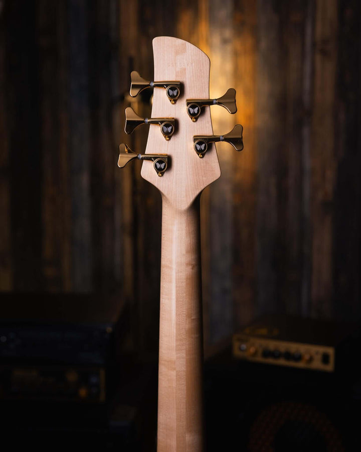 Fodera Emperor 5 Standard Special Poplar Burl 2023 - Bajo Eléctrico | Cuerpo • Modelo: Emperor • Madera: Alder • Top: Poplar Burl • Terminación: Matte Brazo • Madera: 3 Piezas de Hard-Rock Maple• Perfil: Regular• Terminación: Satin • Espaciado: 17.5 mm• E