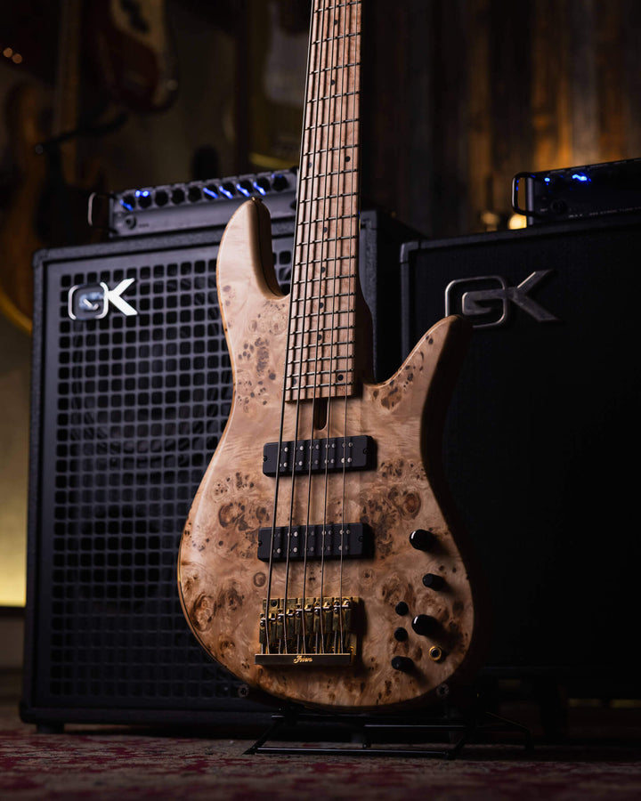 Fodera Emperor 5 Standard Special Poplar Burl 2023 - Bajo Eléctrico | Cuerpo • Modelo: Emperor • Madera: Alder • Top: Poplar Burl • Terminación: Matte Brazo • Madera: 3 Piezas de Hard-Rock Maple• Perfil: Regular• Terminación: Satin • Espaciado: 17.5 mm• E