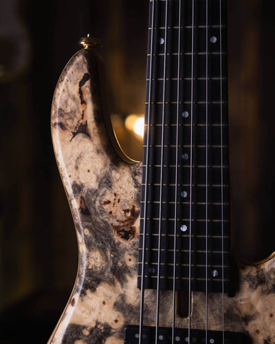 Fodera Emperor 6 Standard Special Buckeye Burl 2018 - Bajo Eléctrico | Cuerpo • Modelo: Emperor 6 Standard Special• Madera: Ash • Top: Buckeye Burl• Terminación: Satin Brazo • Madera: 3 Piezas de Hard-Rock Maple• Perfil: Standard • Terminación: Satin • Es