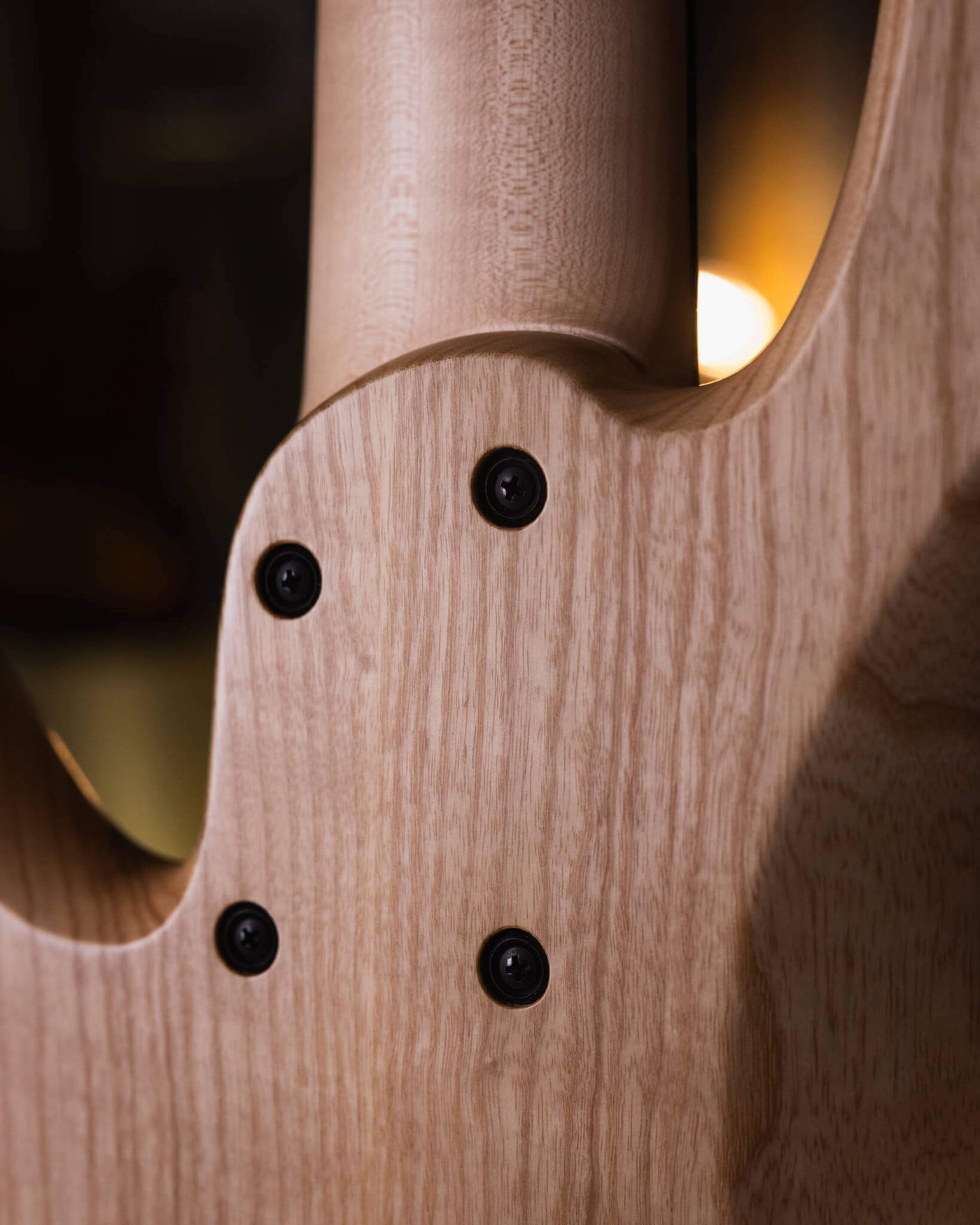 Fodera Emperor 6 Standard Special Buckeye Burl 2018 - Bajo Eléctrico | Cuerpo • Modelo: Emperor 6 Standard Special• Madera: Ash • Top: Buckeye Burl• Terminación: Satin Brazo • Madera: 3 Piezas de Hard-Rock Maple• Perfil: Standard • Terminación: Satin • Es