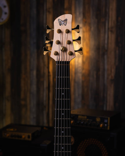 Fodera Emperor 6 Standard Special Buckeye Burl 2018 - Bajo Eléctrico | Cuerpo • Modelo: Emperor 6 Standard Special• Madera: Ash • Top: Buckeye Burl• Terminación: Satin Brazo • Madera: 3 Piezas de Hard-Rock Maple• Perfil: Standard • Terminación: Satin • Es