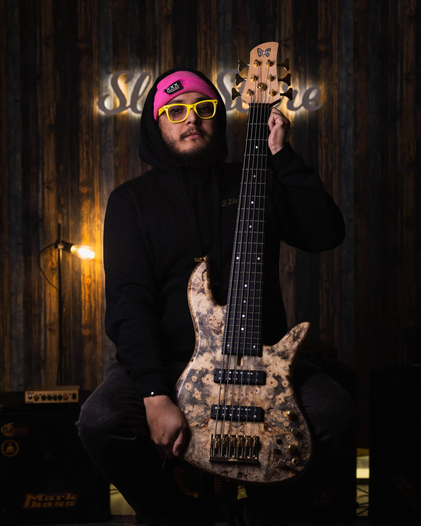 Fodera Emperor 6 Standard Special Buckeye Burl 2018 - Bajo Eléctrico | Cuerpo • Modelo: Emperor 6 Standard Special• Madera: Ash • Top: Buckeye Burl• Terminación: Satin Brazo • Madera: 3 Piezas de Hard-Rock Maple• Perfil: Standard • Terminación: Satin • Es