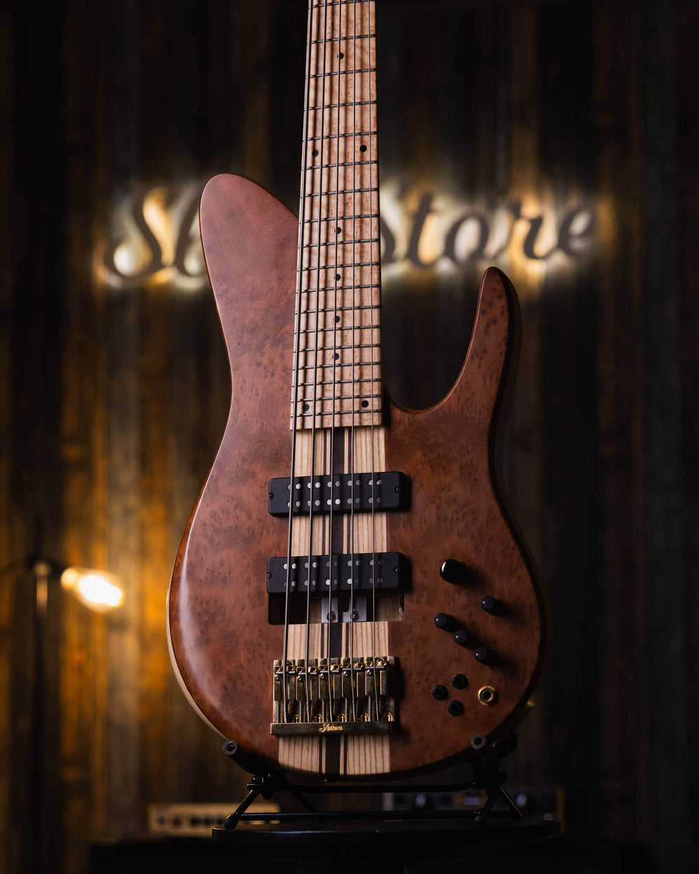 Fodera Imperial II 5 Elite Redwood Burl 2021 - Bajo Eléctrico | Cuerpo • Modelo: Imperial II• Madera: Ash w/ Flamed Maple Tone-Block • Top: Redwood Burl • Terminación: Satin Brazo • Madera: 5-Pieces Ash w/ Wenge stripes• Perfil: Regular• Terminación: Sati