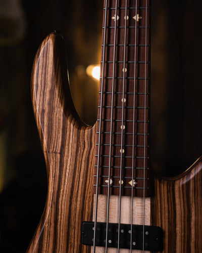 Fodera Monarch 5 Elite 38th Anniversary Zebrawood 2022  - Bajo Eléctrico