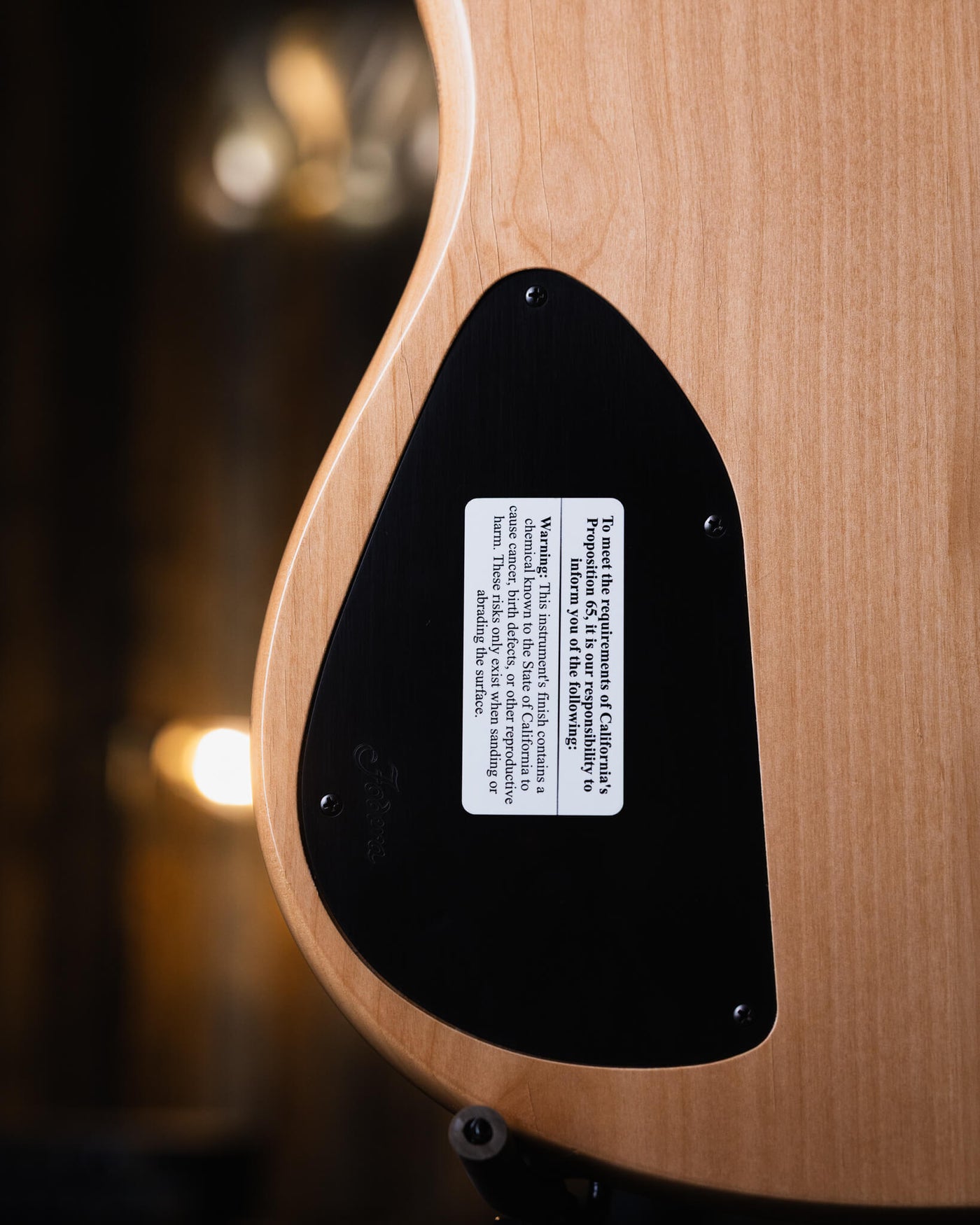 Fodera Yin Yang 5 Purple Heart 2010 - Bajo Eléctrico | Cuerpo • Modelo: Monarch• Madera: Alder• Top: Purple Heart Yin Yang• Terminación: Satin Brazo • Madera: 3 Piezas de Hard-Rock Maple• Perfil: “C”• Terminación: Satin • Espaciado: 19 mm• Escala: 34” • N