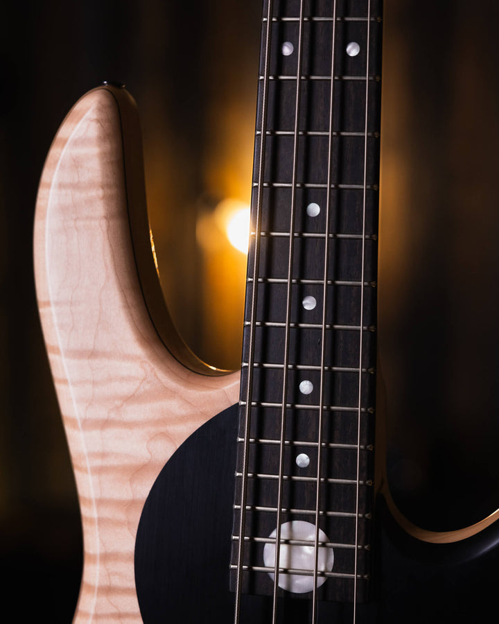 Fodera Yin Yang 4 Standard 2020 - Bajo Eléctrico | Cuerpo • Modelo: Monarch• Madera: Alder• Terminación: Satin Brazo • Madera: 3 Piezas de Hard-Rock Maple• Perfil: “C”• Terminación: Satin • Espaciado: 19 mm• Escala: 34” • Nuez: Bronce Diapasón • Madera: E