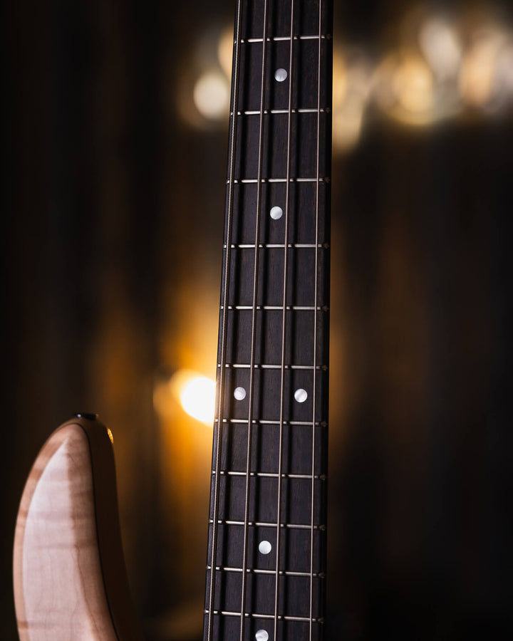 Fodera Yin Yang 4 Standard 2020 - Bajo Eléctrico | Cuerpo • Modelo: Monarch• Madera: Alder• Terminación: Satin Brazo • Madera: 3 Piezas de Hard-Rock Maple• Perfil: “C”• Terminación: Satin • Espaciado: 19 mm• Escala: 34” • Nuez: Bronce Diapasón • Madera: E