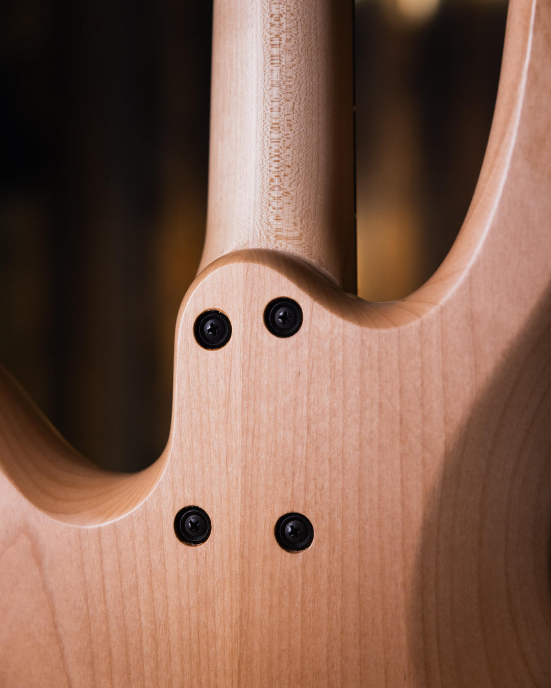 Fodera Yin Yang 4 Standard 2020 - Bajo Eléctrico | Cuerpo • Modelo: Monarch• Madera: Alder• Terminación: Satin Brazo • Madera: 3 Piezas de Hard-Rock Maple• Perfil: “C”• Terminación: Satin • Espaciado: 19 mm• Escala: 34” • Nuez: Bronce Diapasón • Madera: E