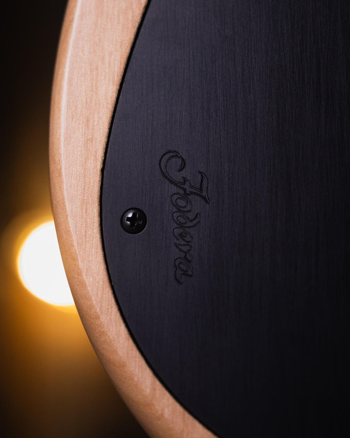 Fodera Yin Yang 4 Standard 2020 - Bajo Eléctrico | Cuerpo • Modelo: Monarch• Madera: Alder• Terminación: Satin Brazo • Madera: 3 Piezas de Hard-Rock Maple• Perfil: “C”• Terminación: Satin • Espaciado: 19 mm• Escala: 34” • Nuez: Bronce Diapasón • Madera: E