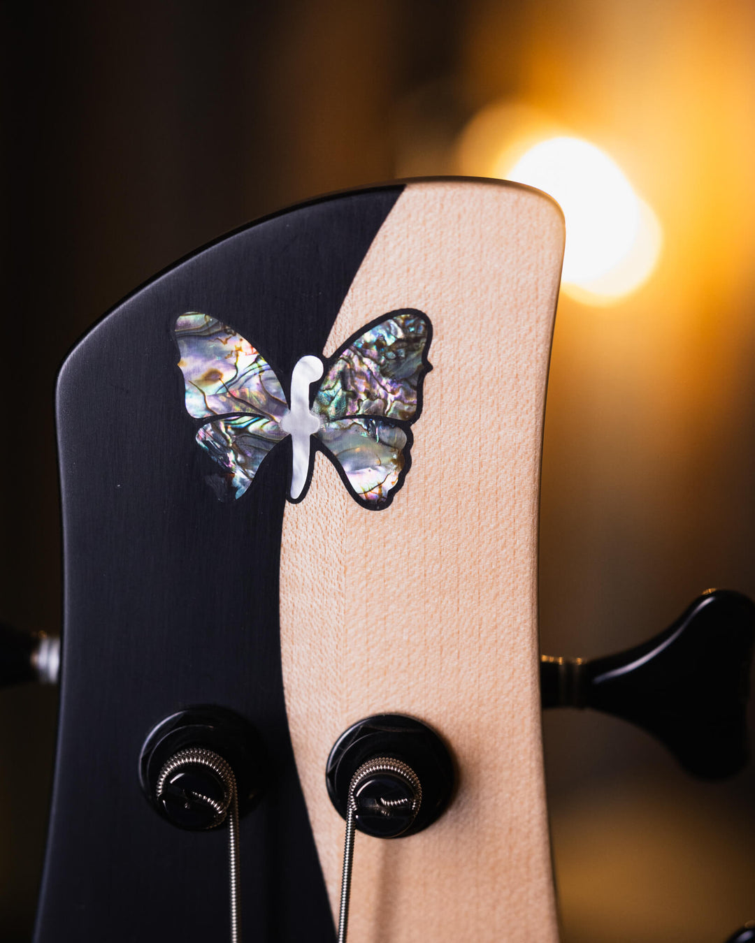 Fodera Yin Yang 4 Standard 2020 - Bajo Eléctrico | Cuerpo • Modelo: Monarch• Madera: Alder• Terminación: Satin Brazo • Madera: 3 Piezas de Hard-Rock Maple• Perfil: “C”• Terminación: Satin • Espaciado: 19 mm• Escala: 34” • Nuez: Bronce Diapasón • Madera: E