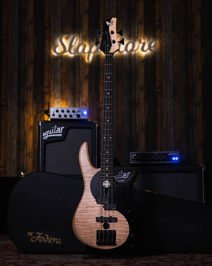 Fodera Yin Yang 4 Standard 2020 - Bajo Eléctrico | Cuerpo • Modelo: Monarch• Madera: Alder• Terminación: Satin Brazo • Madera: 3 Piezas de Hard-Rock Maple• Perfil: “C”• Terminación: Satin • Espaciado: 19 mm• Escala: 34” • Nuez: Bronce Diapasón • Madera: E