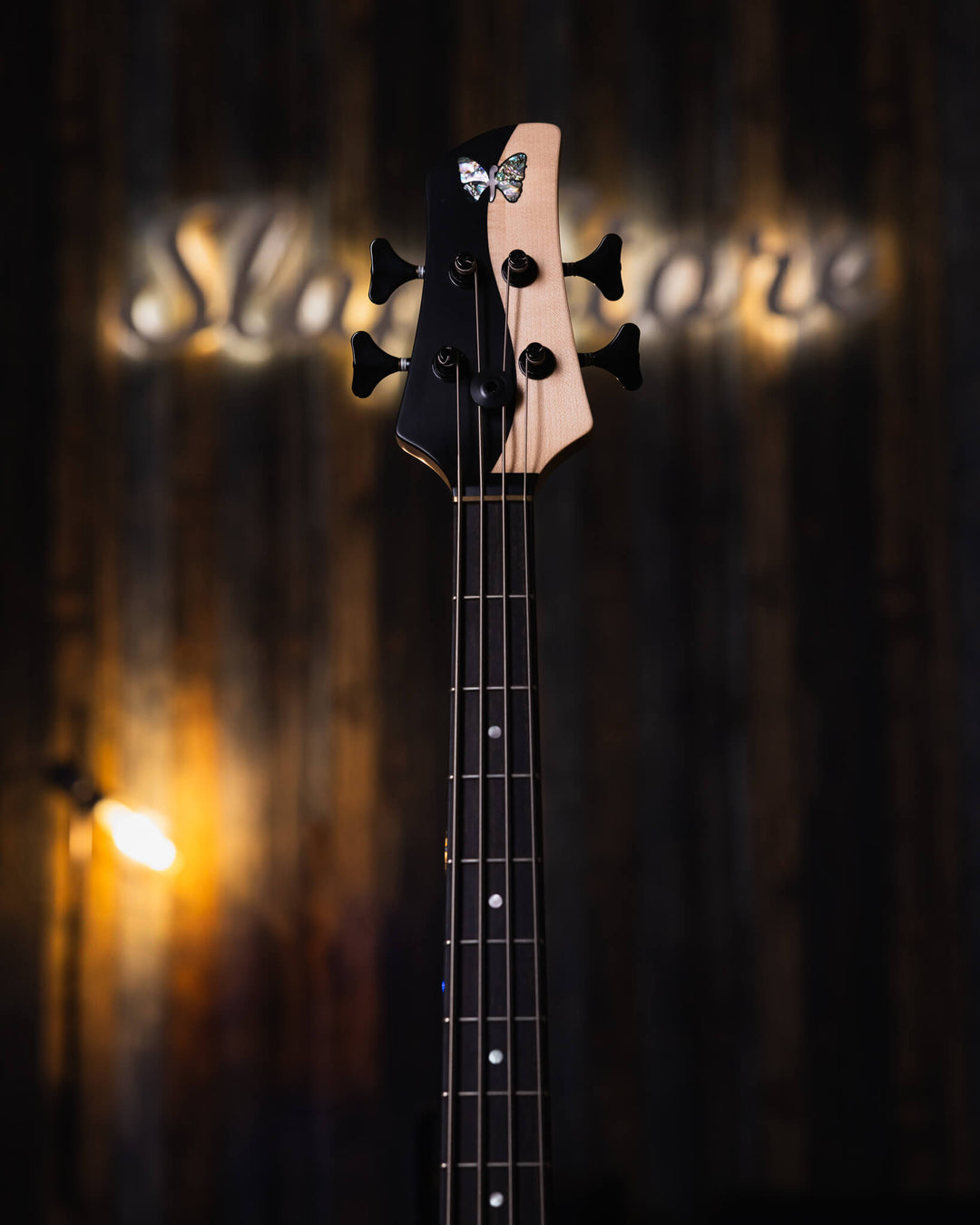 Fodera Yin Yang 4 Standard 2020 - Bajo Eléctrico | Cuerpo • Modelo: Monarch• Madera: Alder• Terminación: Satin Brazo • Madera: 3 Piezas de Hard-Rock Maple• Perfil: “C”• Terminación: Satin • Espaciado: 19 mm• Escala: 34” • Nuez: Bronce Diapasón • Madera: E