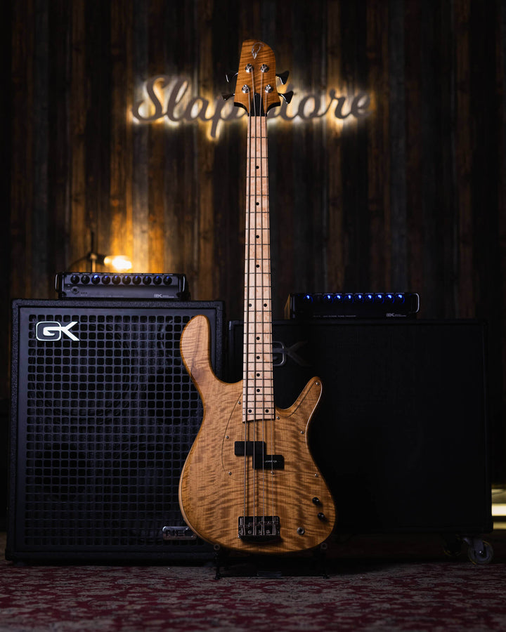 Lorita Element P Flamed Myrtle 2018 - Bajo Eléctrico | Cuerpo • Modelo: Element• Madera: Ash with center of Walnut• Top: Flamed Myrtle• Terminación: Matte Brazo • Madera: Wenge• Perfil: “C”• Terminación: Satin • Espaciado: 19 mm• Escala: 34” • Nuez: Bronc