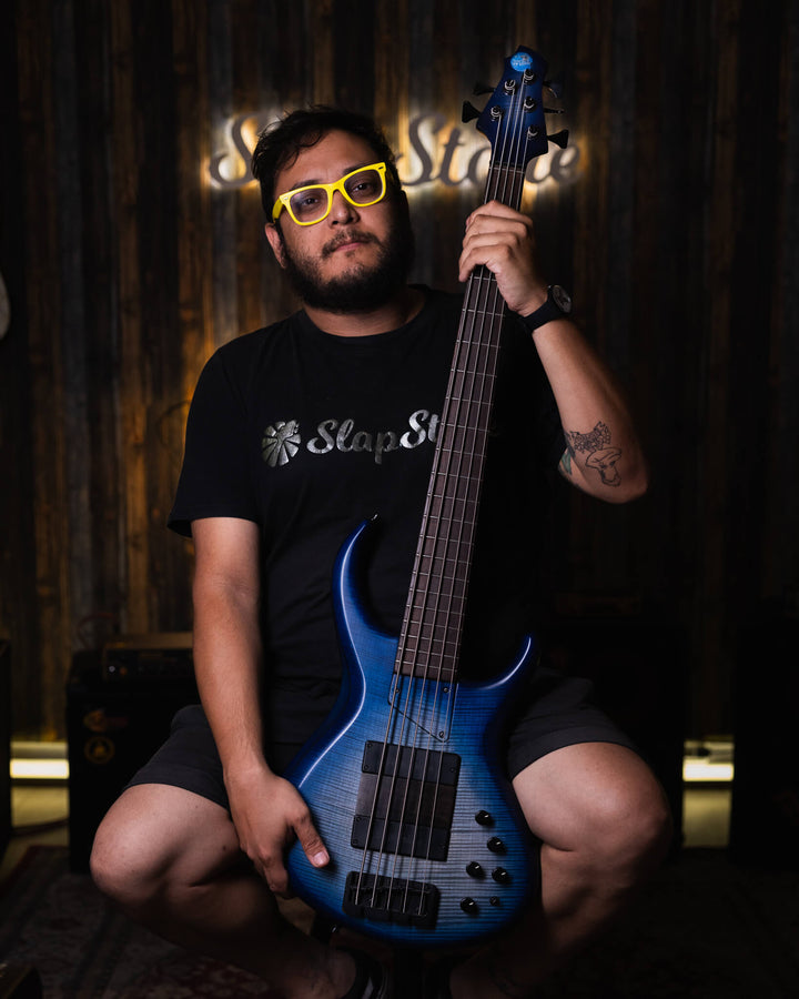 MTD 535-21 Flamed Maple Blue Burst 2017 - Bajo Eléctrico | Cuerpo • Modelo: 535• Madera: Alder• Top: Flamed Maple • Terminación: Satin Brazo • Madera: Wenge• Perfil: “C”• Terminación: Satin • Espaciado: 19 mm• Escala: 35” • Nuez: Tusq Diapasón • Madera: W