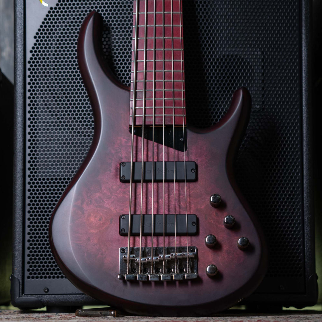 MTD Kingston Andrew Gouche Signature 6 - Bajo Eléctrico | Michael Tobias y el legendario bajista Andrew Gouche trabajaron juntos para crear el MTD Kingston AG, un bajo asombroso con muchas características personalizadas que fueron seleccionadas personalme