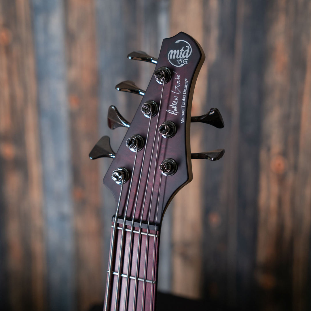 MTD Kingston Andrew Gouche Signature 6 - Bajo Eléctrico | Michael Tobias y el legendario bajista Andrew Gouche trabajaron juntos para crear el MTD Kingston AG, un bajo asombroso con muchas características personalizadas que fueron seleccionadas personalme