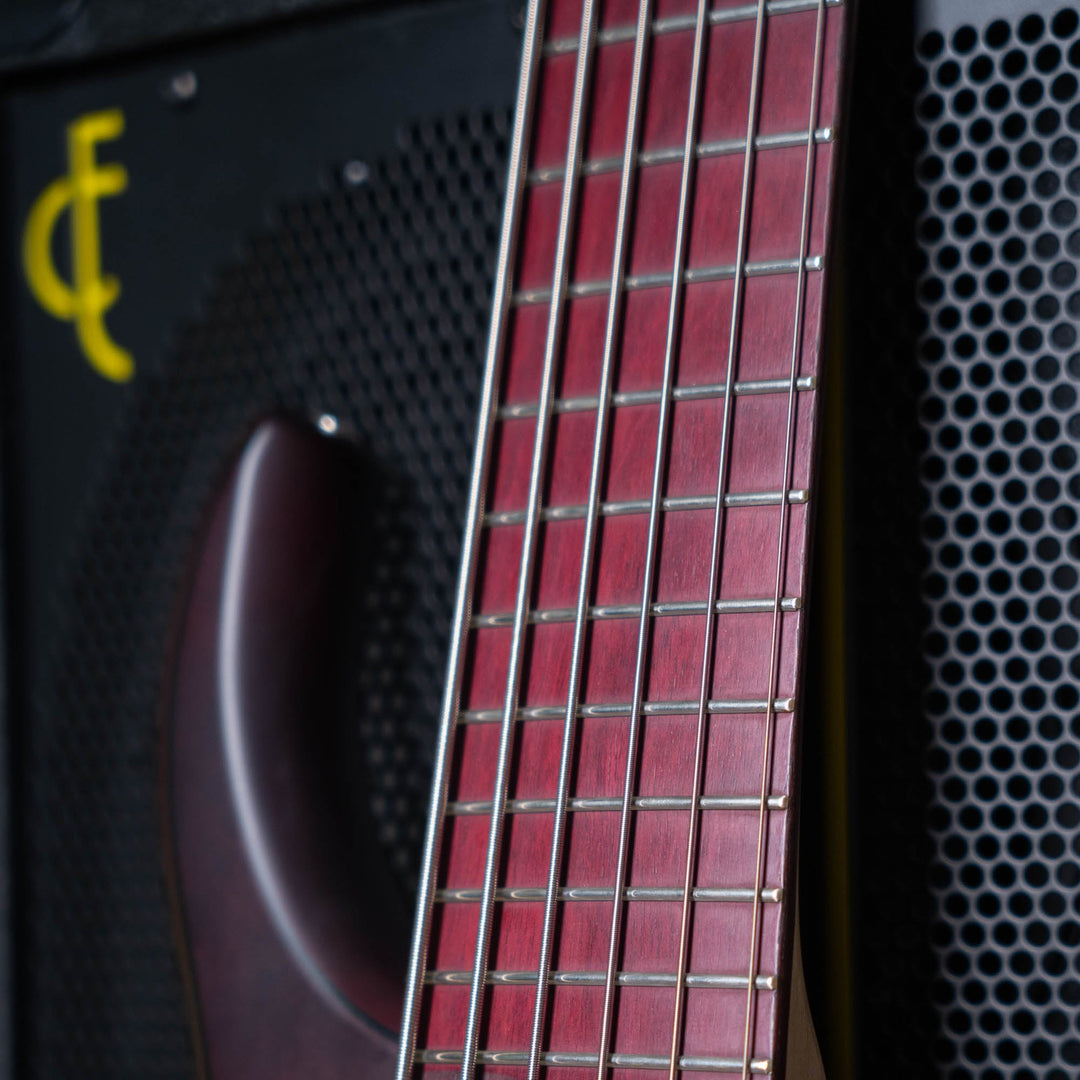 MTD Kingston Andrew Gouche Signature 6 - Bajo Eléctrico | Michael Tobias y el legendario bajista Andrew Gouche trabajaron juntos para crear el MTD Kingston AG, un bajo asombroso con muchas características personalizadas que fueron seleccionadas personalme