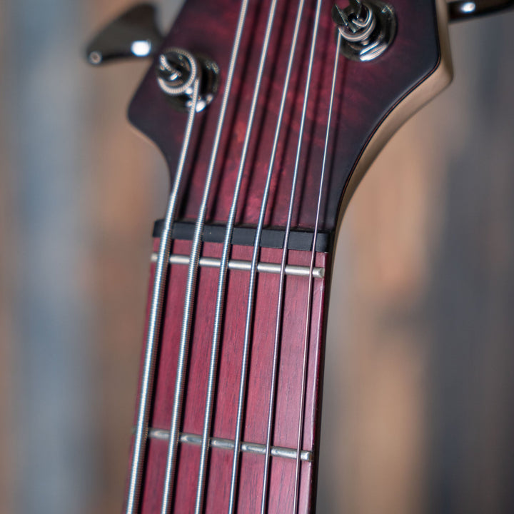 MTD Kingston Andrew Gouche Signature 6 - Bajo Eléctrico | Michael Tobias y el legendario bajista Andrew Gouche trabajaron juntos para crear el MTD Kingston AG, un bajo asombroso con muchas características personalizadas que fueron seleccionadas personalme