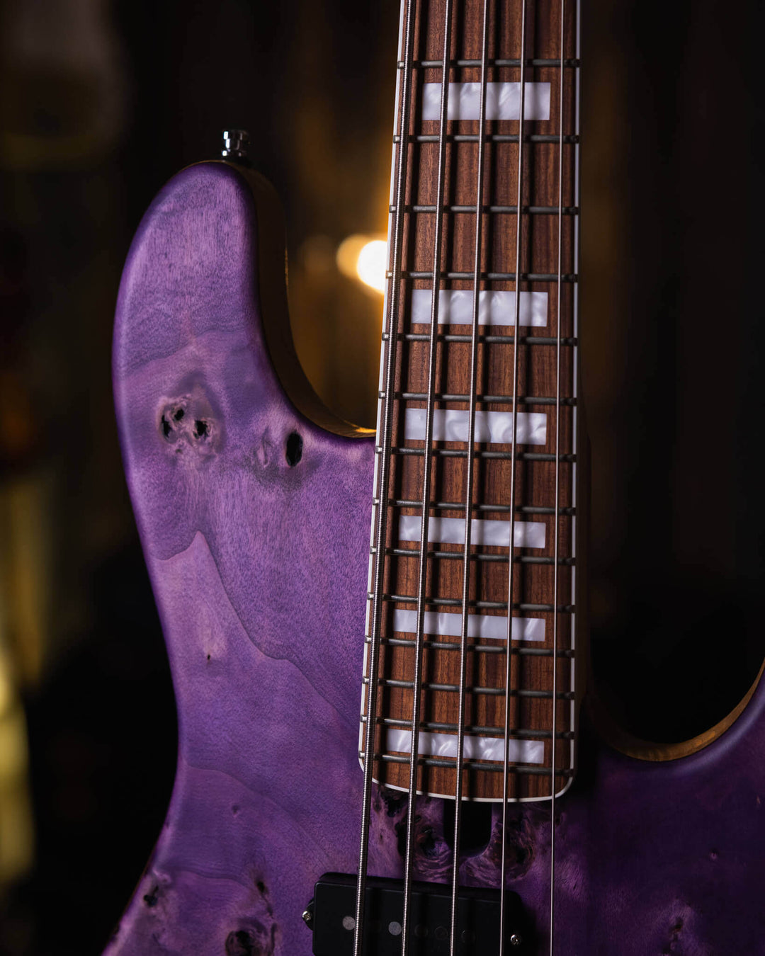 Mayones Jabba 5 Malaman Antique Violet Raw 2023 - Bajo Eléctrico | Explora todo el carácter y precisión del Mayones Jabba 5 Federico Malaman Signature, un bajo de cinco cuerdas desarrollado en colaboración con el reconocido bajista italiano Federico Malam