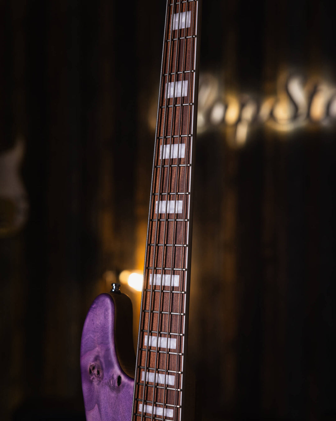 Mayones Jabba 5 Malaman Antique Violet Raw 2023 - Bajo Eléctrico | Explora todo el carácter y precisión del Mayones Jabba 5 Federico Malaman Signature, un bajo de cinco cuerdas desarrollado en colaboración con el reconocido bajista italiano Federico Malam