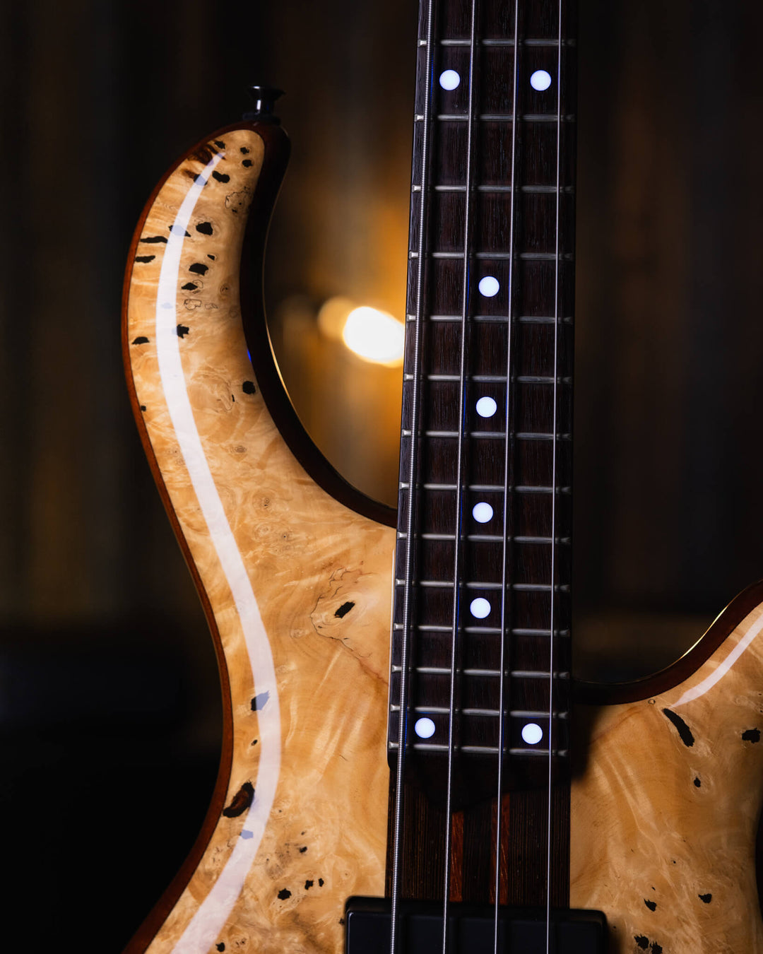 Mayones Patriot 4 Classic Buckeye Burl 2015 - Bajo Eléctrico | Cuerpo • Modelo: Patriot • Madera: Mahogany• Top: Buckeye Burl • Terminación: Trans Natural Gloss Brazo • Madera: Wenge-Padouk / 5ply• Perfil: “C”• Terminación: Trans Natural Gloss• Espaciado: