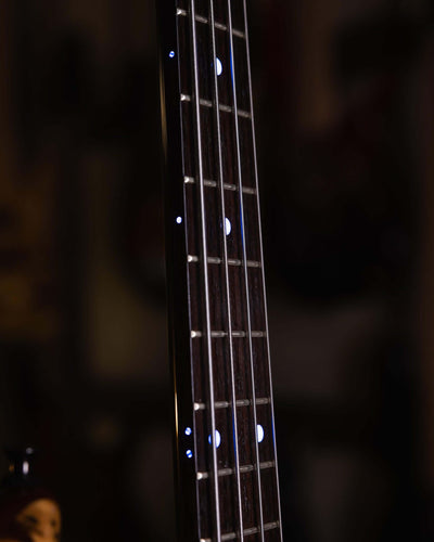 Mayones Patriot 4 Classic Buckeye Burl 2015 - Bajo Eléctrico | Cuerpo • Modelo: Patriot • Madera: Mahogany• Top: Buckeye Burl • Terminación: Trans Natural Gloss Brazo • Madera: Wenge-Padouk / 5ply• Perfil: “C”• Terminación: Trans Natural Gloss• Espaciado: