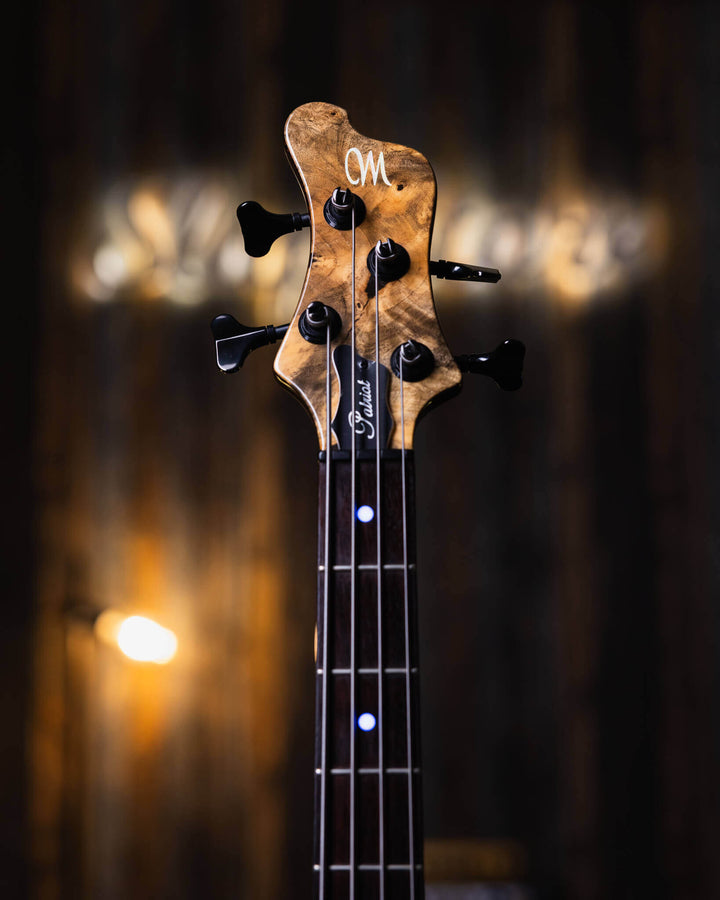 Mayones Patriot 4 Classic Buckeye Burl 2015 - Bajo Eléctrico | Cuerpo • Modelo: Patriot • Madera: Mahogany• Top: Buckeye Burl • Terminación: Trans Natural Gloss Brazo • Madera: Wenge-Padouk / 5ply• Perfil: “C”• Terminación: Trans Natural Gloss• Espaciado: